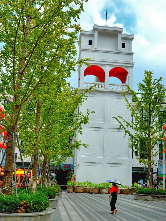 Bright colors in Shanghai Yejiazhai Rd