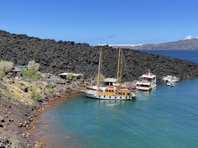 Volcano island near to Thira 🇬🇷