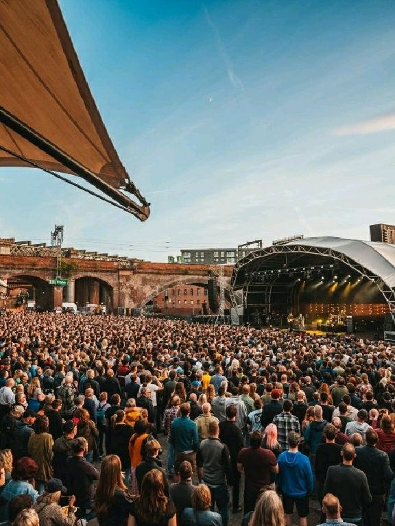 Experience Manchester like a Local 🐝🎶