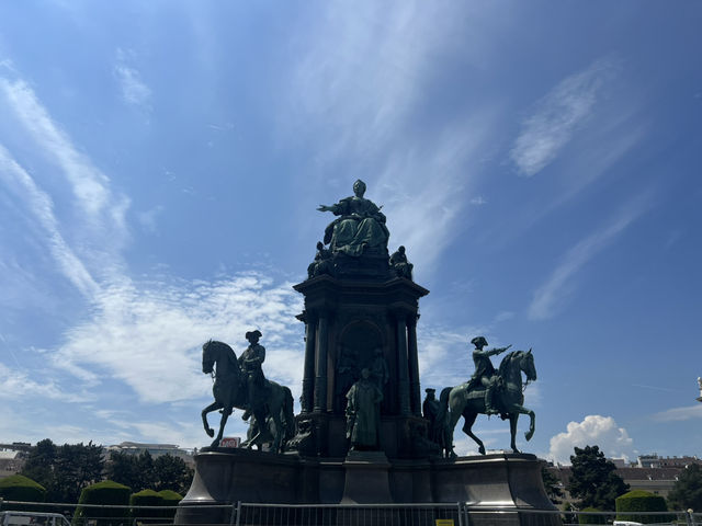 帝國記憶的回聲：走在維也納英雄廣場上 🇦🇹🏛