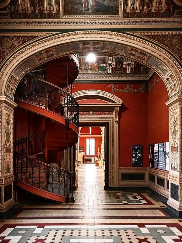 🎨 Stieglitz Academy – St. Petersburg’s Artistic Powerhouse