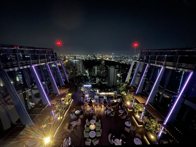 🌆 Spectrum Lounge & Bar