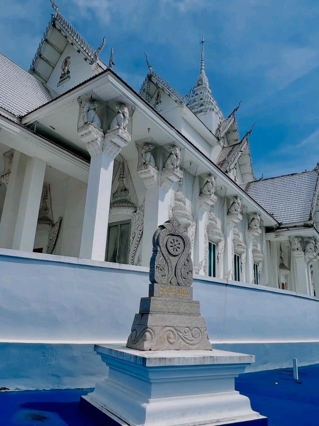🏯 Wat Hin Thaen Lam Pachee – The Hundred-Million Glass Ship Temple