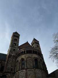 ⛪✨ Basilica of Saint Servatius – The Soul of Maastricht’s Sacred Past 🇳🇱📜  