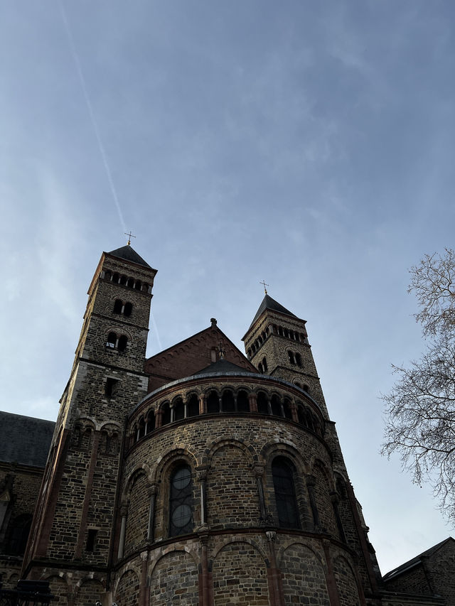 ⛪✨ Basilica of Saint Servatius – The Soul of Maastricht’s Sacred Past 🇳🇱📜  