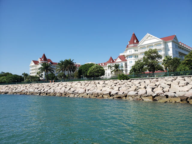 Hong Kong | A Magical Departure from the Pier