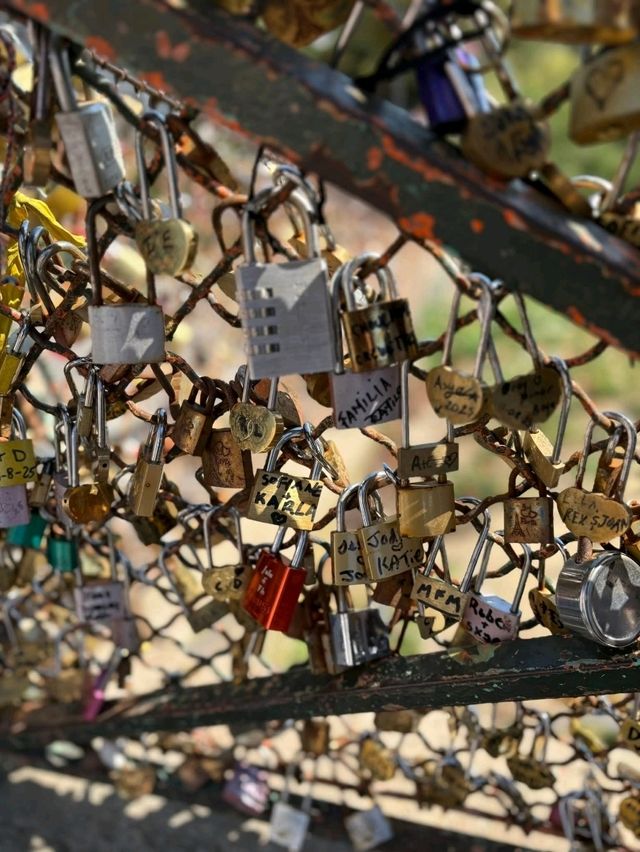 Discover Paris's bohemian heart in the 18th Arrondissement! 🗼 Discover Paris's bohemian heart in the 18th Arrondissement! 🗼