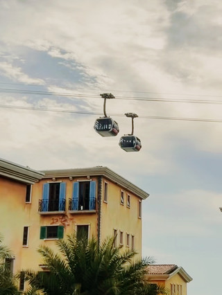 Cable car 🚠 going above beautiful town