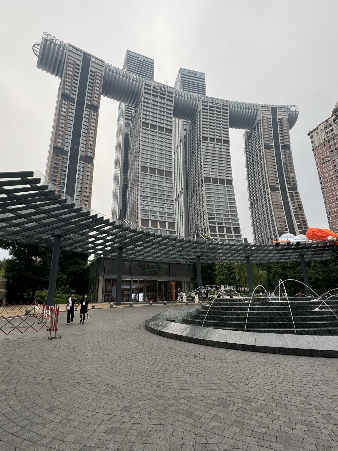 🇸🇬 Marina Bay Sands или 🇨🇳 Raffles City Chongqing?