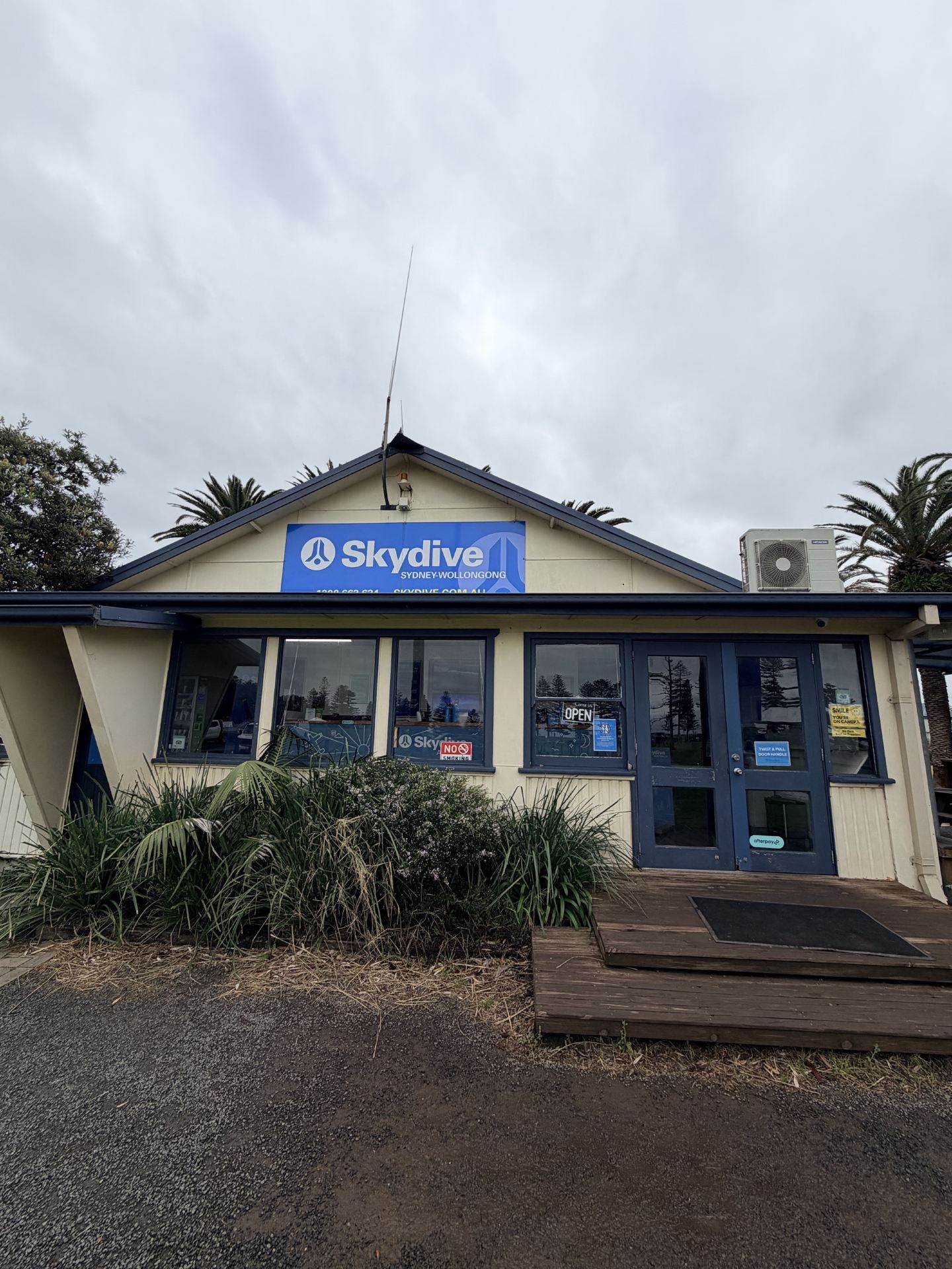 Experience skydiving in Wollongong, Australia with Trip.com – it's an amazing deal!