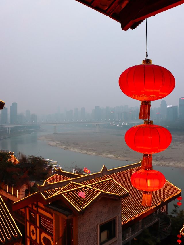 The Best Landmark in Chongqing - Hongya Cave!