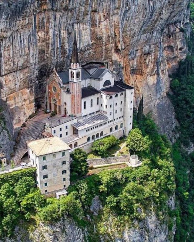 Visiting the Sanctuary of Madonna della Corona