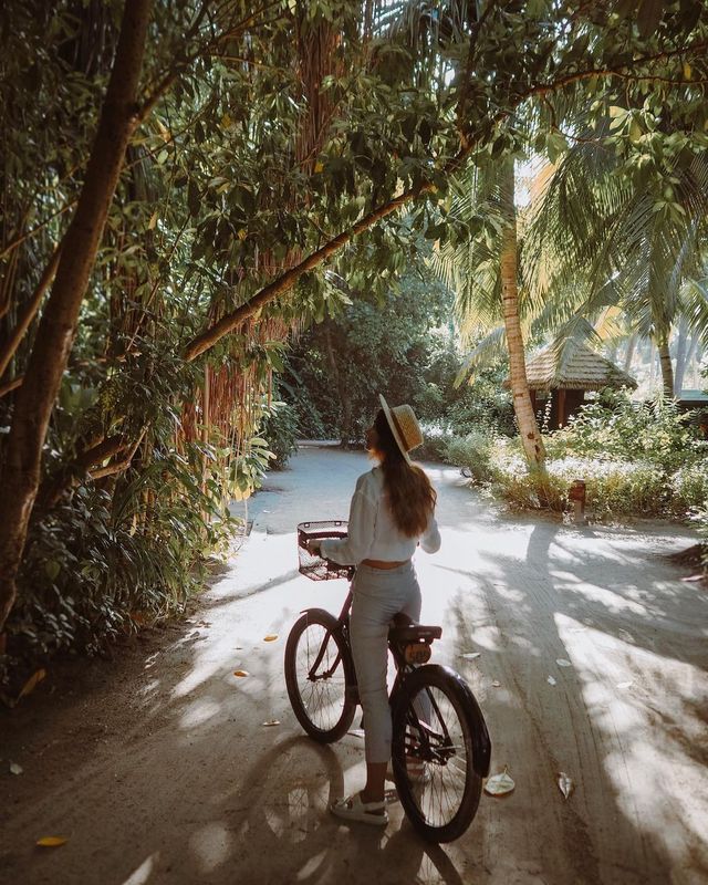 Biking to the Beach: A Daily Choice in Paradise 🚲🏝️