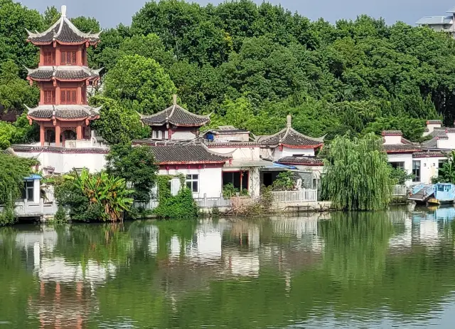 Infinite Charm--The Ancient City Wall of Xiangyang, Hubei