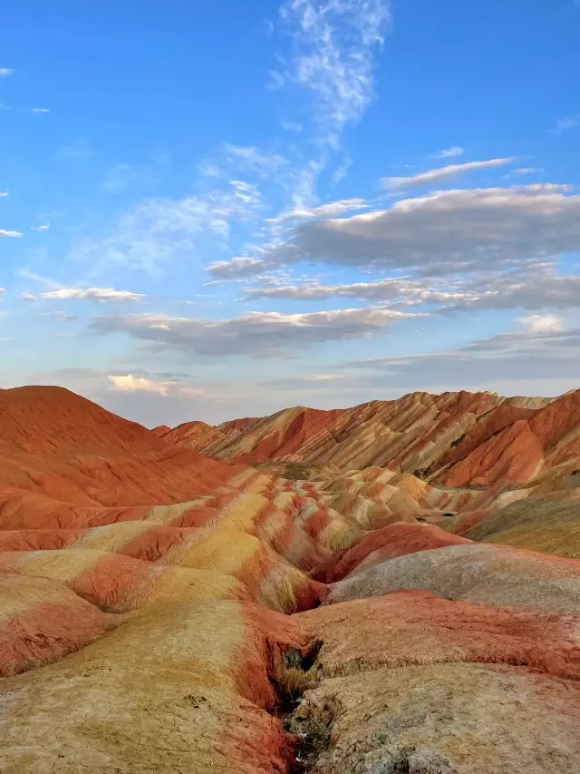 This place, so beautiful it doesn't seem like Earth, is in Zhangye, Gansu