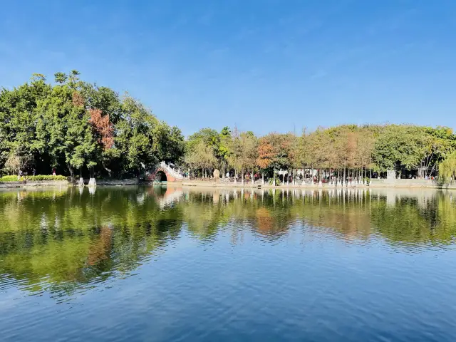 It takes half an hour to reach Guangzhou, I really like this place for a walk with kids