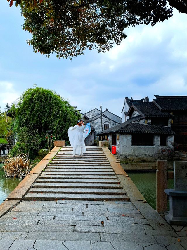 一鎮一島一酒店，巡塘書香，隱於古鎮，逸於書香