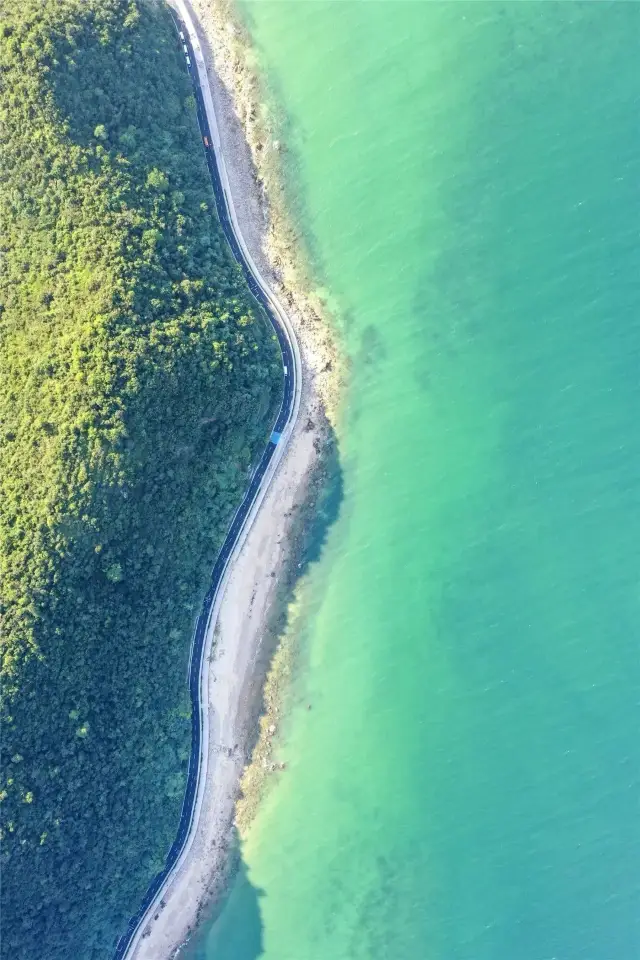 In the midst of green waters and blue mountains, one encounters the beauty of Shenzhen Dapeng