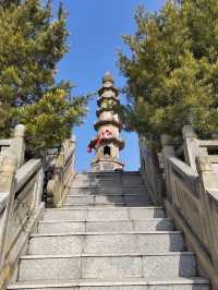 黃梅東山下，清幽問梅村！