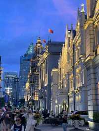 Romantic Tulips at The Bund in Shanghai😍