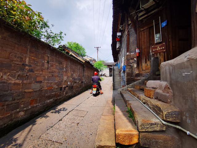 漫步在雨過天晴的富順老縣城