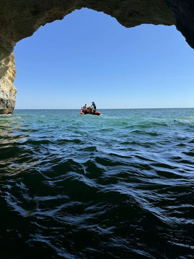 海水浸蝕形成的貝納吉爾海蝕洞