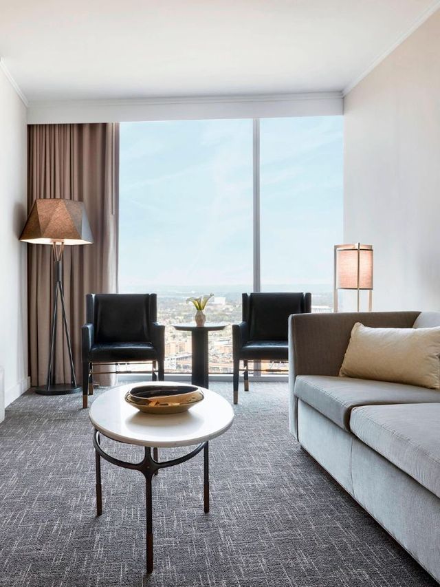 🎸✨ Nashville Nights: Stay in Style at JW Marriott! ✨🏨