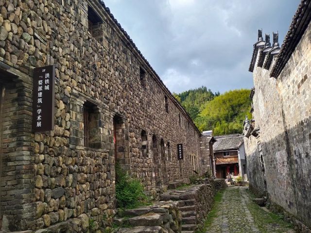 浙江古村落自駕遊~榉溪村 榉溪村位於浙江省金華市磐安縣南部，地處大盤山腹地，距離縣城安文38公里，榉溪。