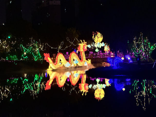 必到打卡景點!石潮奇妙夜國潮不夜城。