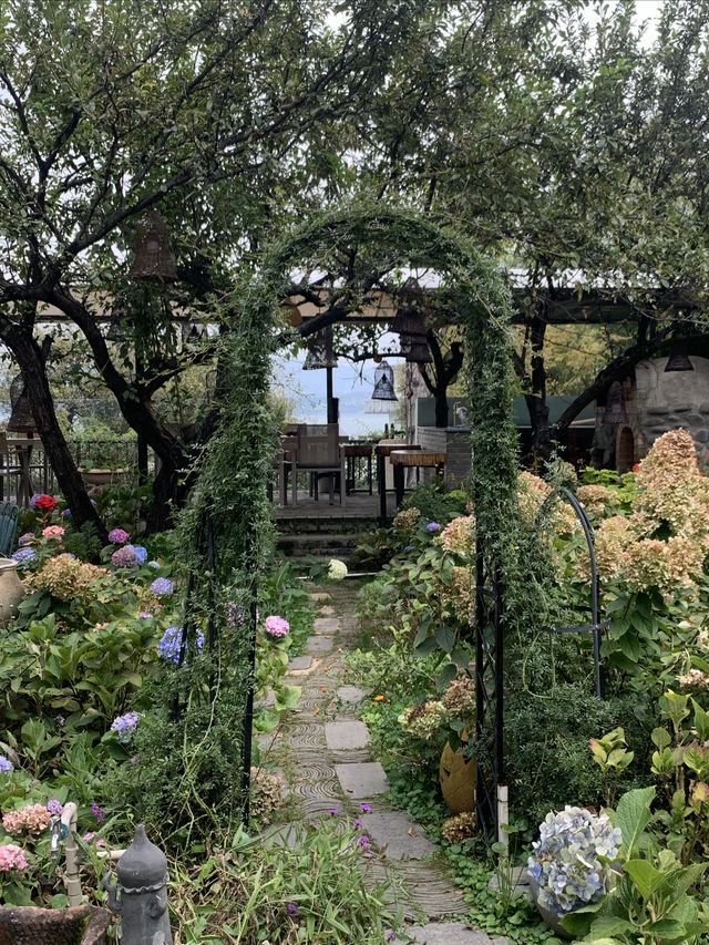 洱海邊的花園民宿—大理時光漫步海景客棧。