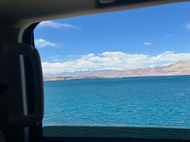 西藏班公湖｜一半鹹水 一半淡水湖。