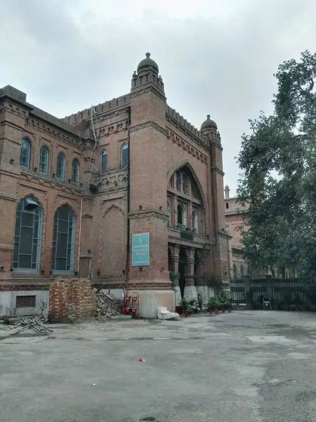 パキスタンのラホール博物館を訪れてみましょう。