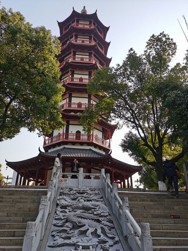 南昌繩金塔