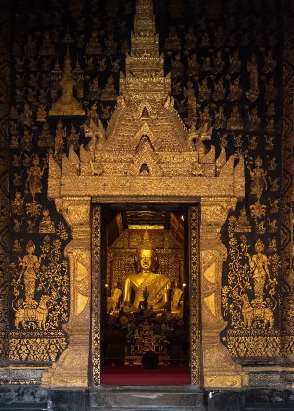 Visit Wat Xieng Thong after 4 PM for a Unique Experience!
