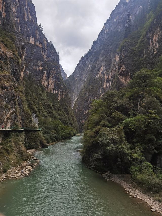 巴拉格宗之香格里拉大峽谷