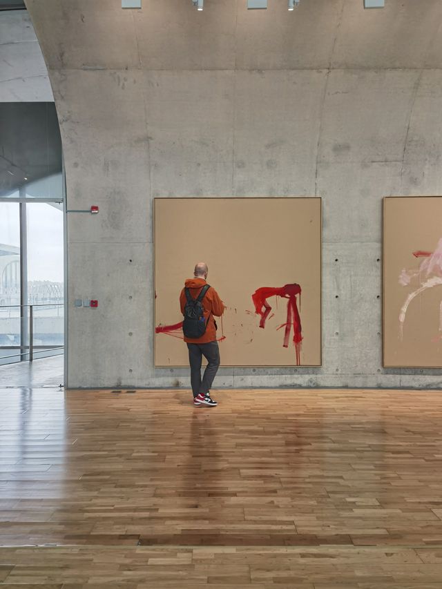 龍美術館，看「80後」奧地利藝術家靈魂之作！