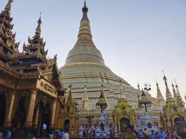シュエダゴン・パゴダ【仏光普照】