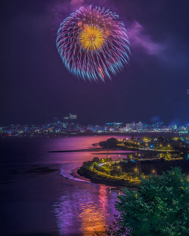 日本夏日嘅玩法梗係要睇一場花火大會！