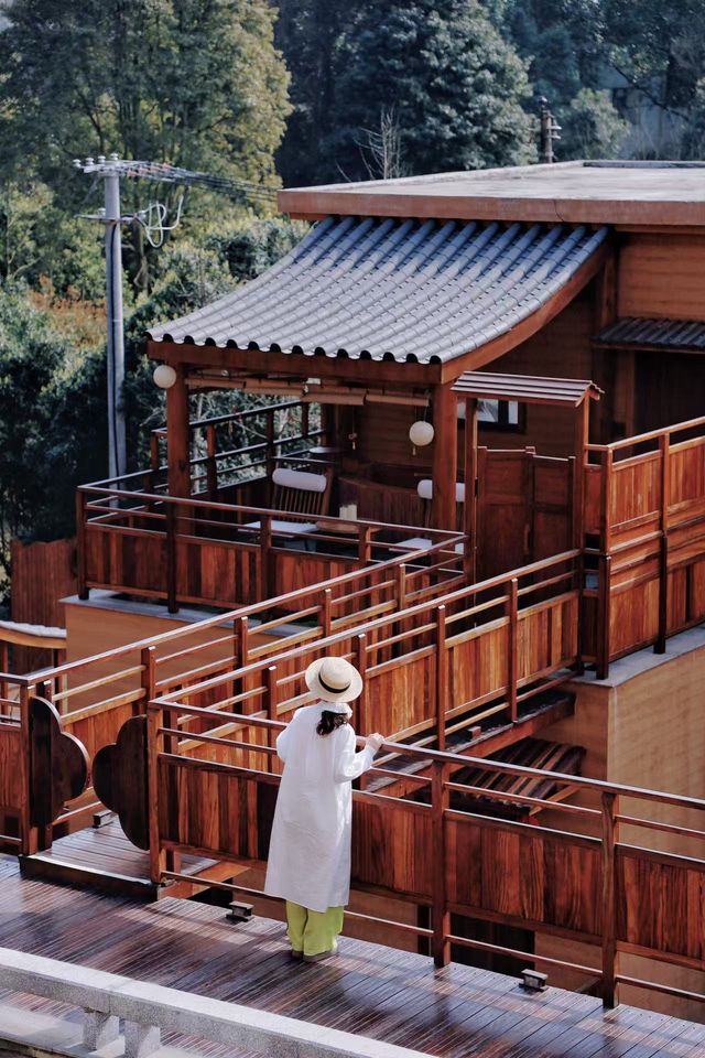 藏喺山野間嘅浪漫詩篇