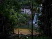 น้ำตกห้วยหลวง อุบลราชธานี ราชาน้ำตกแห่งอีสานใต้