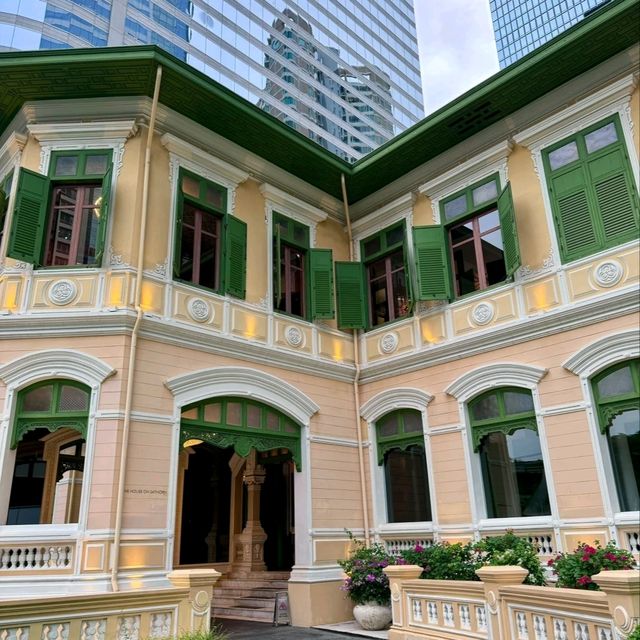 📸【曼谷Sathon區必打卡！泰劇感拉滿的復古餐廳PAII】