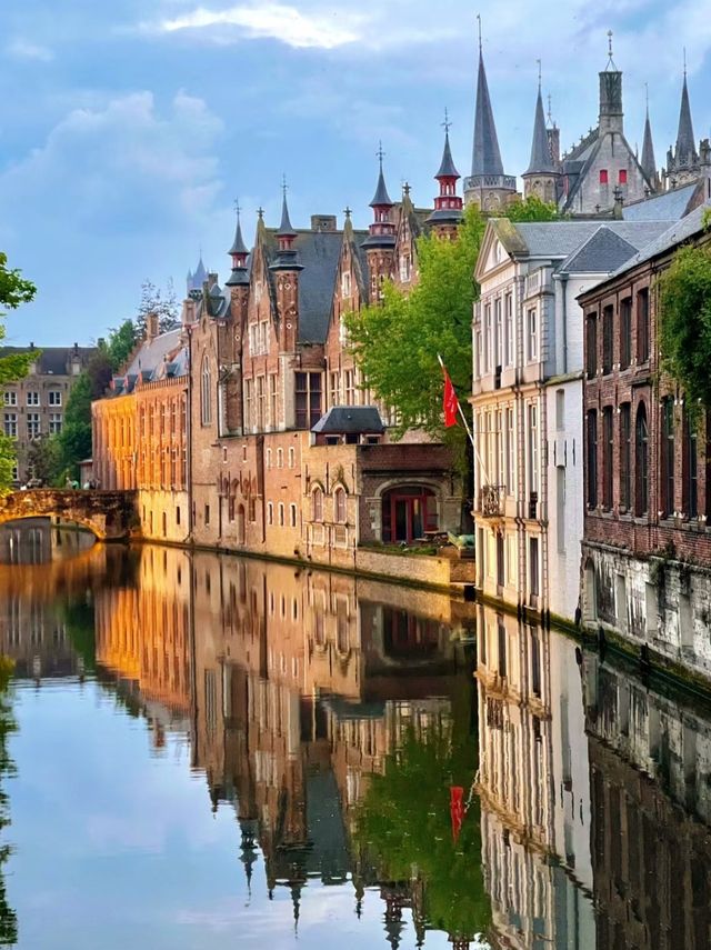 比利時-布魯日Brugge 布魯日|童話中的文藝小鎮 比利時的布魯日，一個如同從童話裡走出來的地方。