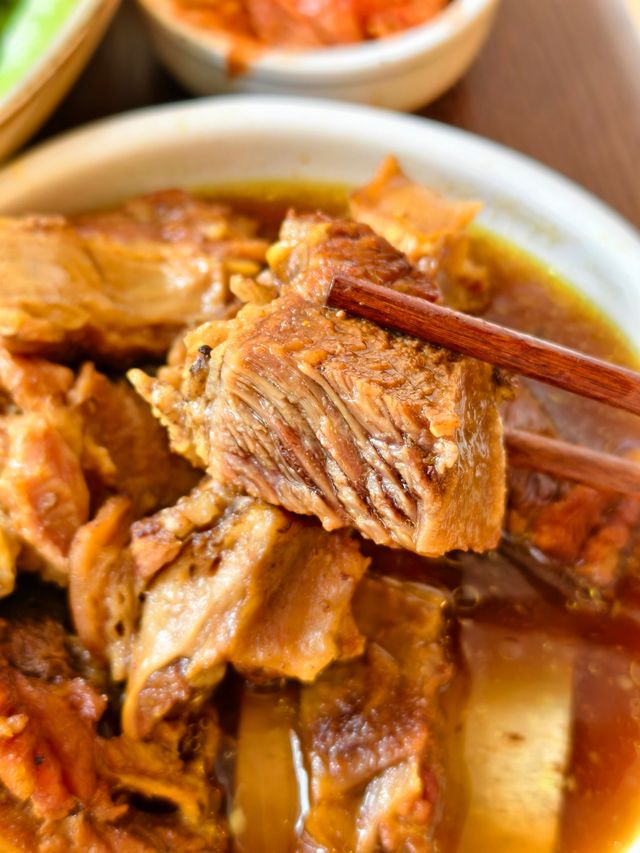 目前嚟講，呢間餐廳嘅牛肉餐同菜式都好正