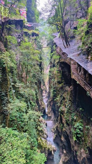 Latest Travel Guide to Enshi Earth Heart Valley: A Dreamy Journey on the Cliff Train and Earth Heart Adventure