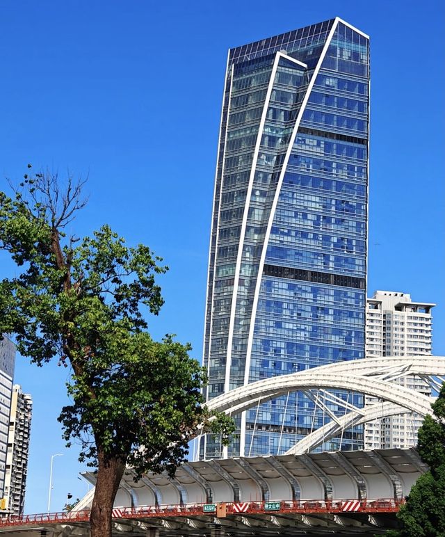 在中山！出門口就是岐江公園的民宿，被我找到了！