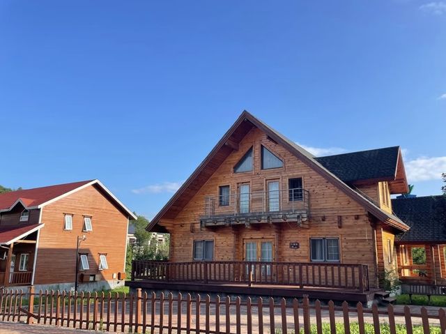 青雲小鎮藏歐韻，亞布力暖居攬夏光