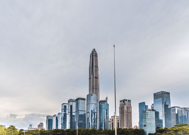 「在深圳之巔，觸摸雲端」