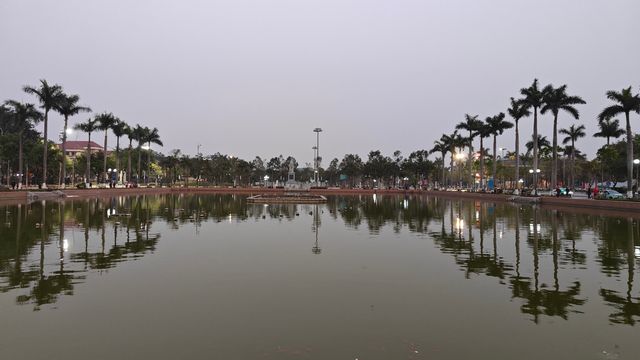 附近轉了一圈,大馬路公園等形象工程和街道各有各的特別 附近轉了一圈,大馬路公園等形象工程和街道各有各的特別