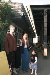 她鏡頭裡的她|走進復古調調的花鳥市場