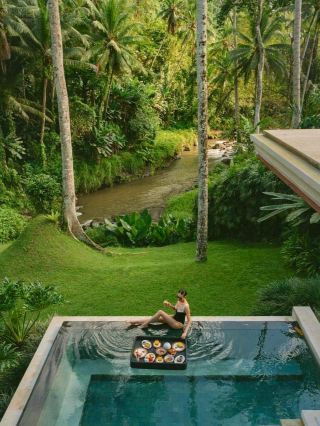 Bali Double Four Seasons, half coast, half rainforest, a divine combination!
Who says you can only choose one ultimate experience in Bali? Four Seasons Jimbaran Bay and Four Seasons Sayan Ubud